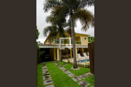 Casa de condomínio para alugar com 504m², 4 quartos e 4 vagas Casa de condomínio para alugar com 504m², 4 quartos e 4 vagasFachada