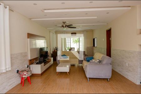 Casa de condomínio para alugar com 504m², 4 quartos e 4 vagas Casa de condomínio para alugar com 504m², 4 quartos e 4 vagasSala