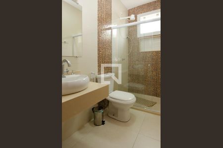 Casa de condomínio para alugar com 504m², 4 quartos e 4 vagas Casa de condomínio para alugar com 504m², 4 quartos e 4 vagasBanheiro social
