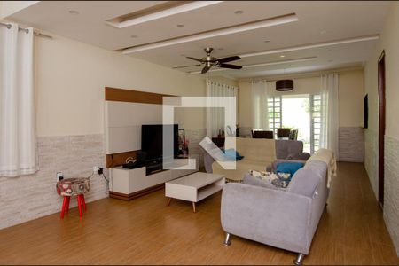 Casa de condomínio para alugar com 504m², 4 quartos e 4 vagas Casa de condomínio para alugar com 504m², 4 quartos e 4 vagasSala