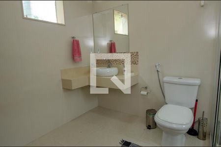 Casa de condomínio para alugar com 504m², 4 quartos e 4 vagas Casa de condomínio para alugar com 504m², 4 quartos e 4 vagasBanheiro da Suíte 1