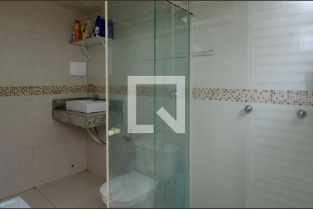 Casa de condomínio para alugar com 504m², 4 quartos e 4 vagas Casa de condomínio para alugar com 504m², 4 quartos e 4 vagasBanheiro de serviço
