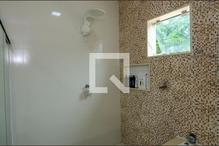 Casa de condomínio para alugar com 504m², 4 quartos e 4 vagas Casa de condomínio para alugar com 504m², 4 quartos e 4 vagasBanheiro da Suíte 1