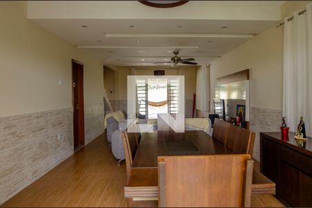 Casa de condomínio para alugar com 504m², 4 quartos e 4 vagas Casa de condomínio para alugar com 504m², 4 quartos e 4 vagasSala