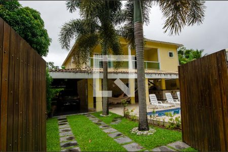 Casa de condomínio para alugar com 504m², 4 quartos e 4 vagas Casa de condomínio para alugar com 504m², 4 quartos e 4 vagasFachada