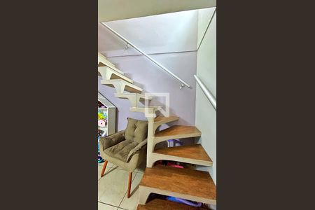 Escada de casa à venda com 3 quartos, 150m² em Jardim do Papai, Guarulhos