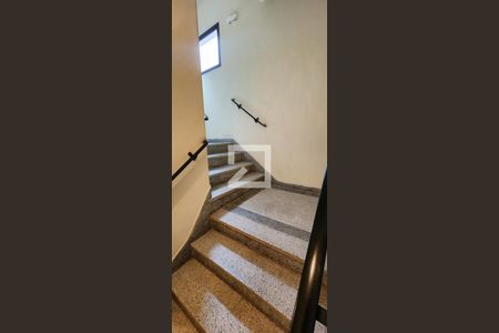 Apartamento para alugar com 120m², 3 quartos e 1 vagaEscada