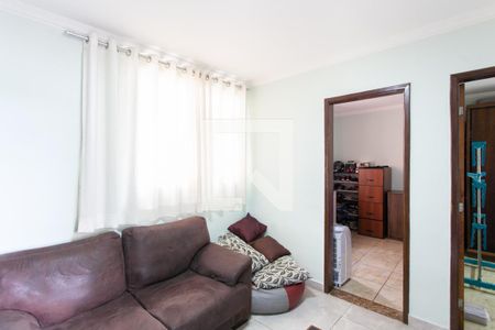 Sala de apartamento à venda com 2 quartos, 45m² em Heliópolis, Belo Horizonte
