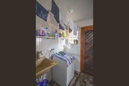 Casa à venda com 290m², 4 quartos e 2 vagasCasa 01 - Área de Serviço