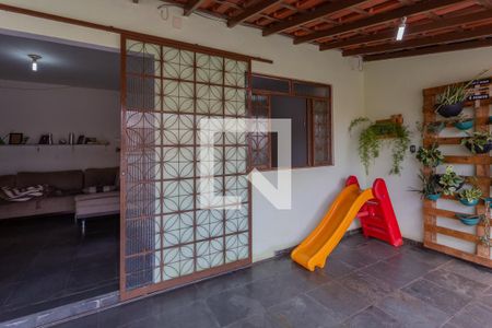 Casa à venda com 76m², 2 quartos e 4 vagasVaranda