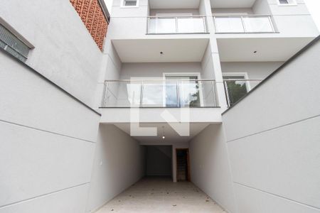 Casa à venda com 140m², 3 quartos e 3 vagas Casa à venda com 140m², 3 quartos e 3 vagasFachada