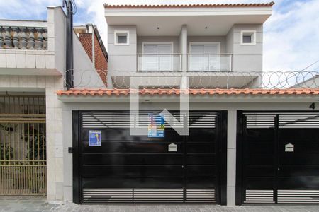 Casa à venda com 140m², 3 quartos e 3 vagas Casa à venda com 140m², 3 quartos e 3 vagasFachada