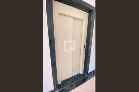 Apartamento à venda com 123m², 2 quartos e 2 vagas Apartamento à venda com 123m², 2 quartos e 2 vagasElevador