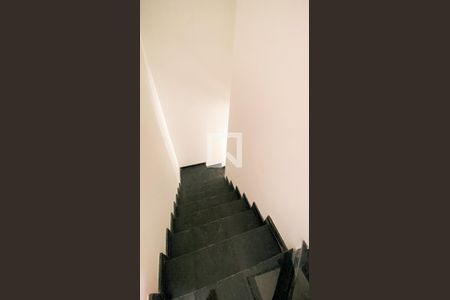 Apartamento à venda com 123m², 2 quartos e 2 vagas Apartamento à venda com 123m², 2 quartos e 2 vagasEscada