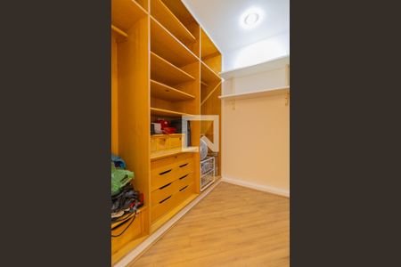 Apartamento à venda com 200m², 3 quartos e 3 vagassuite 2 (closet)