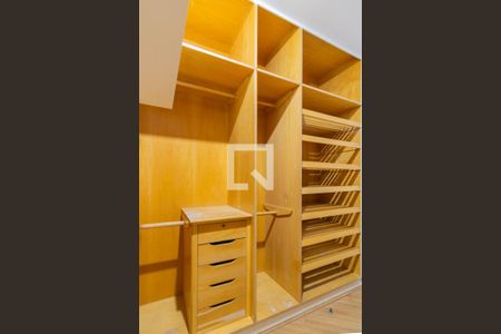 Apartamento à venda com 200m², 3 quartos e 3 vagassuite 2 (closet)