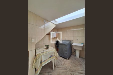 Casa à venda com 140m², 3 quartos e 1 vagaÁrea de Serviço