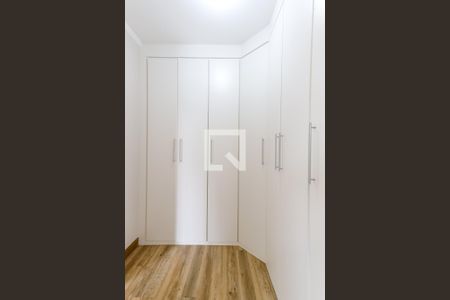 Casa de condomínio à venda com 210m², 4 quartos e 3 vagas Casa de condomínio à venda com 210m², 4 quartos e 3 vagasCloset