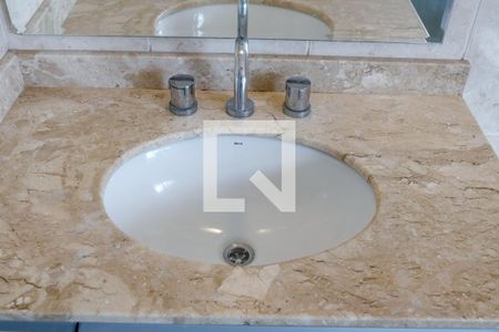 Casa de condomínio à venda com 210m², 4 quartos e 3 vagas Casa de condomínio à venda com 210m², 4 quartos e 3 vagasBanheiro da Suíte