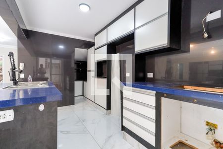 Casa de condomínio à venda com 210m², 4 quartos e 3 vagas Casa de condomínio à venda com 210m², 4 quartos e 3 vagasCozinha