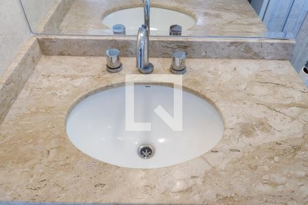 Casa de condomínio à venda com 210m², 4 quartos e 3 vagas Casa de condomínio à venda com 210m², 4 quartos e 3 vagasBanheiro