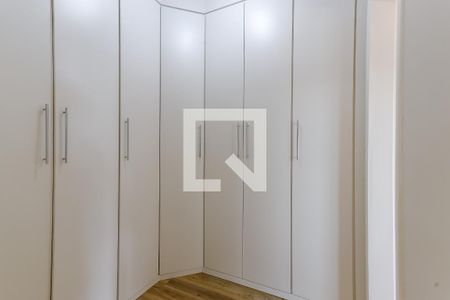 Casa de condomínio à venda com 210m², 4 quartos e 3 vagas Casa de condomínio à venda com 210m², 4 quartos e 3 vagasCloset