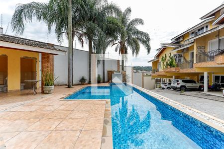 Casa de condomínio à venda com 210m², 4 quartos e 3 vagas Casa de condomínio à venda com 210m², 4 quartos e 3 vagasÁrea Comum - Piscina