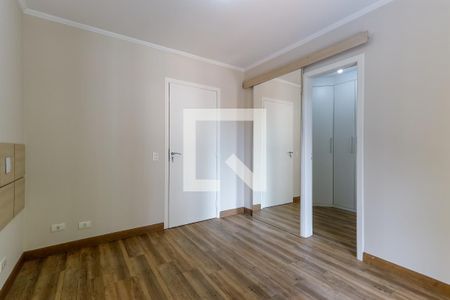 Casa de condomínio à venda com 210m², 4 quartos e 3 vagas Casa de condomínio à venda com 210m², 4 quartos e 3 vagasSuíte