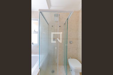 Casa de condomínio à venda com 210m², 4 quartos e 3 vagas Casa de condomínio à venda com 210m², 4 quartos e 3 vagasBanheiro da Suíte