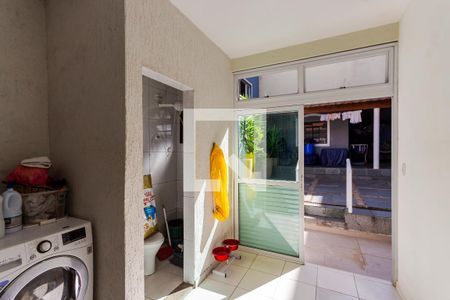 Casa à venda com 240m², 3 quartos e 3 vagasÁrea de Serviço