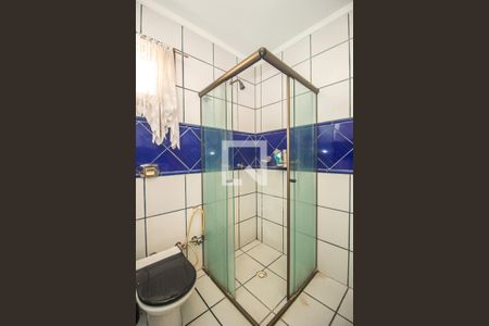 Casa de condomínio à venda com 397m², 3 quartos e 4 vagas Casa de condomínio à venda com 397m², 3 quartos e 4 vagasBanheiro da suite