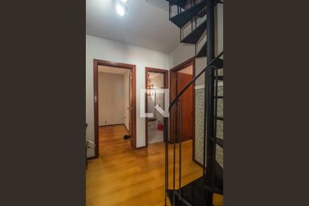 Casa de condomínio à venda com 397m², 3 quartos e 4 vagas Casa de condomínio à venda com 397m², 3 quartos e 4 vagasCorredor