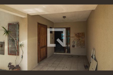 Casa de condomínio à venda com 397m², 3 quartos e 4 vagas Casa de condomínio à venda com 397m², 3 quartos e 4 vagasFachada