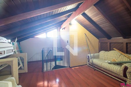 Casa de condomínio à venda com 397m², 3 quartos e 4 vagas Casa de condomínio à venda com 397m², 3 quartos e 4 vagasSótão