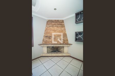 Casa de condomínio à venda com 397m², 3 quartos e 4 vagas Casa de condomínio à venda com 397m², 3 quartos e 4 vagasLareira