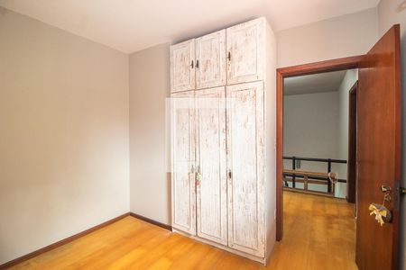 Casa de condomínio à venda com 397m², 3 quartos e 4 vagas Casa de condomínio à venda com 397m², 3 quartos e 4 vagasQuarto 2