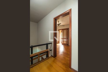 Casa de condomínio à venda com 397m², 3 quartos e 4 vagas Casa de condomínio à venda com 397m², 3 quartos e 4 vagasCorredor