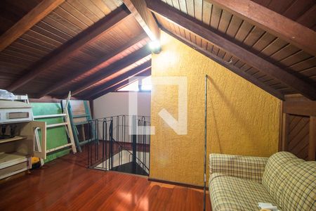 Casa de condomínio à venda com 397m², 3 quartos e 4 vagas Casa de condomínio à venda com 397m², 3 quartos e 4 vagasSótão