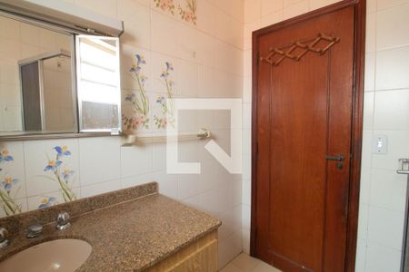 Casa à venda com 200m², 3 quartos e 2 vagasBanheiro 1