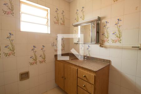 Casa à venda com 200m², 3 quartos e 2 vagasBanheiro 1