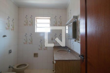 Casa à venda com 200m², 3 quartos e 2 vagasBanheiro 1