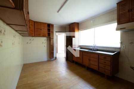 Casa à venda com 200m², 3 quartos e 2 vagasCozinha - Armários