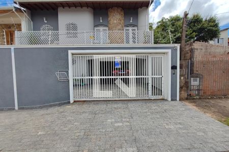 Casa à venda com 251m², 3 quartos e 3 vagasPLACA INSTALADA NA FACHADA
