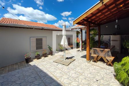 Casa à venda com 251m², 3 quartos e 3 vagasQuintal