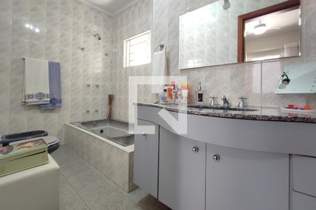 Casa à venda com 251m², 3 quartos e 3 vagasBanheiro Suíte