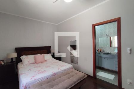 Casa à venda com 251m², 3 quartos e 3 vagasQuarto Suíte