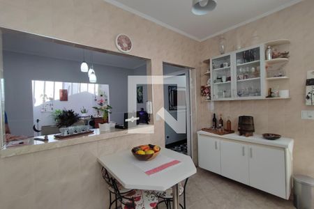 Casa à venda com 251m², 3 quartos e 3 vagasCozinha