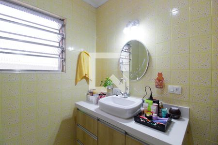 Casa de condomínio para alugar com 300m², 3 quartos e 4 vagasBanheiro social 