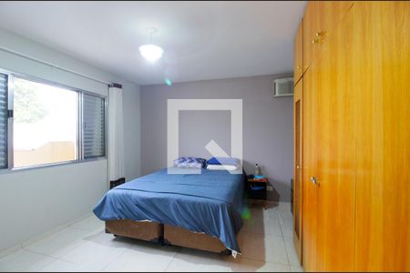 Casa de condomínio para alugar com 300m², 3 quartos e 4 vagasSuíte