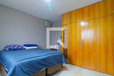 Casa de condomínio para alugar com 300m², 3 quartos e 4 vagasSuíte
